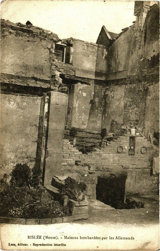 Carte postale ancienne Bislée (Meuse) - Maison bombardées par les Allemands à Bislée