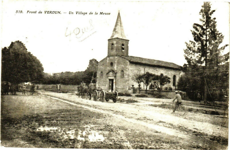 Carte postale ancienne Front e Verdun - Un Village de la Meuse à Verdun