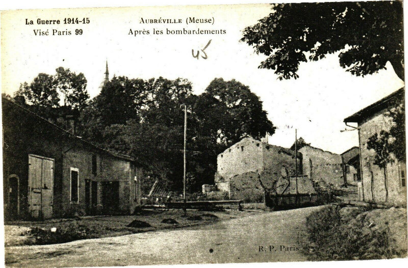 Carte postale ancienne La Guerre 1914-15  Aubréville (Meuse) Aprés les bombardements à Aubréville