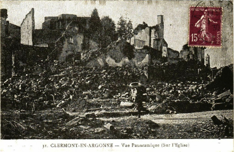 Carte postale ancienne Clermont-en-Argonne Vue Panoramique (sur l'Eglise) à Clermont-en-Argonne