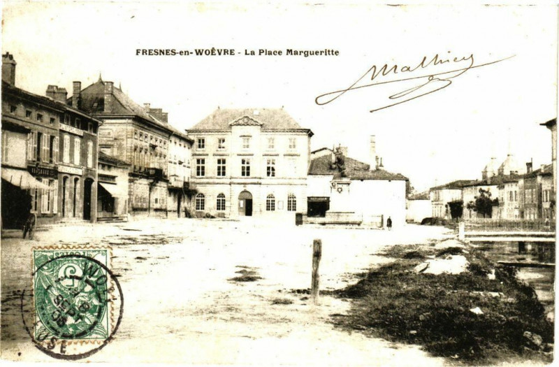 Carte postale ancienne Fresnes-en-Woévre -La Place Margueritte à Fresnes-en-Woëvre