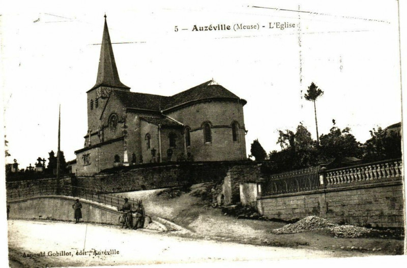 Carte postale ancienne Auzéville (Meuse) - L'Eglise