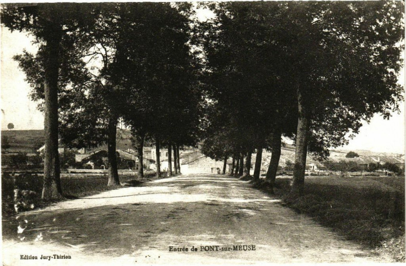 Carte postale ancienne Entrée de Pont-sur-Meuse à Pont-sur-Meuse