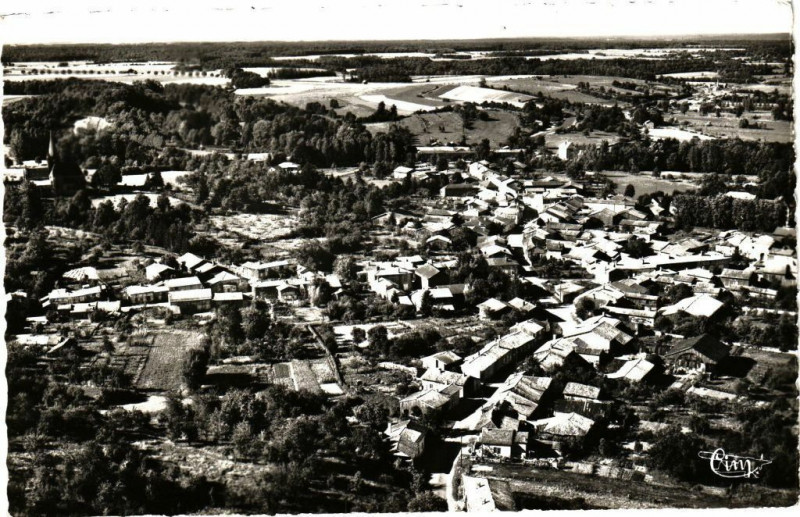 Carte postale ancienne Nettancourt (Meuse) - Vue générale aérienne à Nettancourt