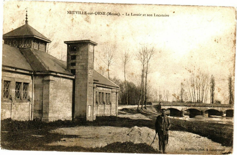 Carte postale ancienne Neuville-sur-Orne (Meuse) - Le Lavoir et son Locataire à Euville