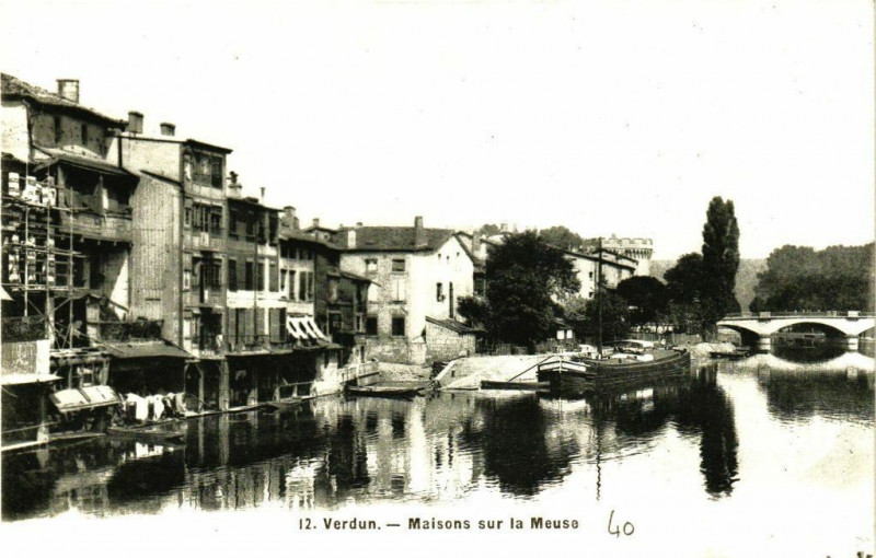 Carte postale ancienne Verdun - Maison sur la Meuse à Verdun