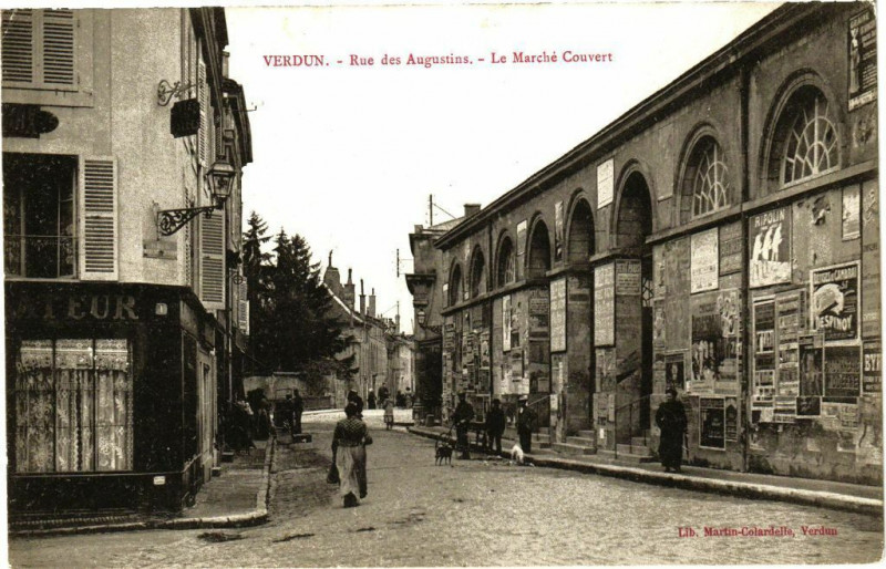 Carte postale ancienne Verdun - Rue des Audustins - Le Marché Couvert à Verdun