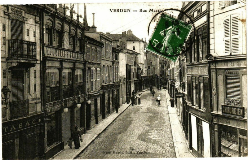 Carte postale ancienne Verdun - Rue Mazel à Verdun