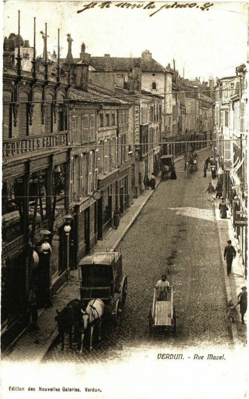 Carte postale ancienne Verdun - Rue Mazel à Verdun