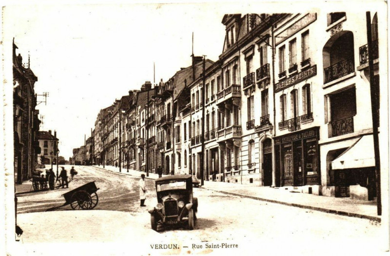 Carte postale ancienne Verdun - Rue Saint-Pierre à Verdun