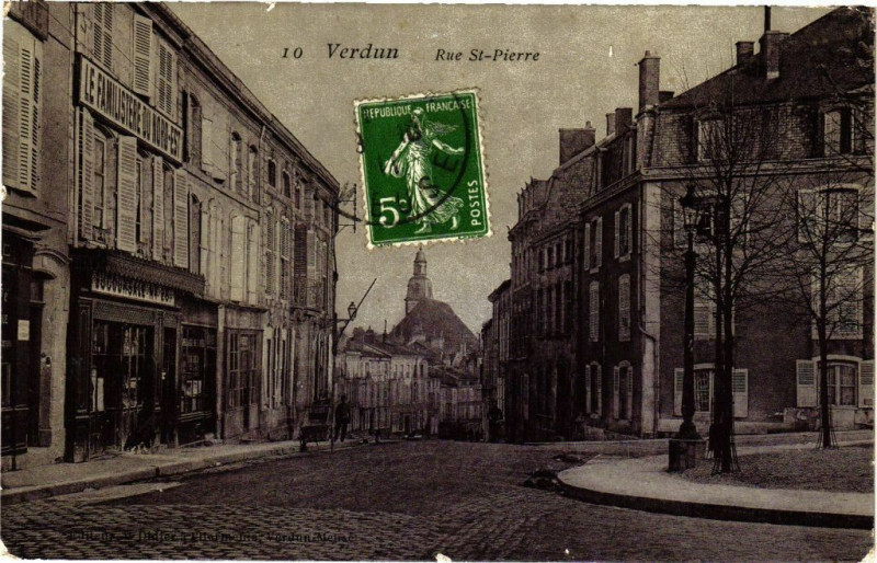 Carte postale ancienne Verdun - Rue Saint-Pierre à Verdun