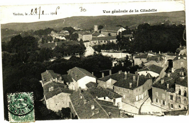 Carte postale ancienne Verdun,  le 28/I 1906 ..Vue générale de la Citadelle à Verdun