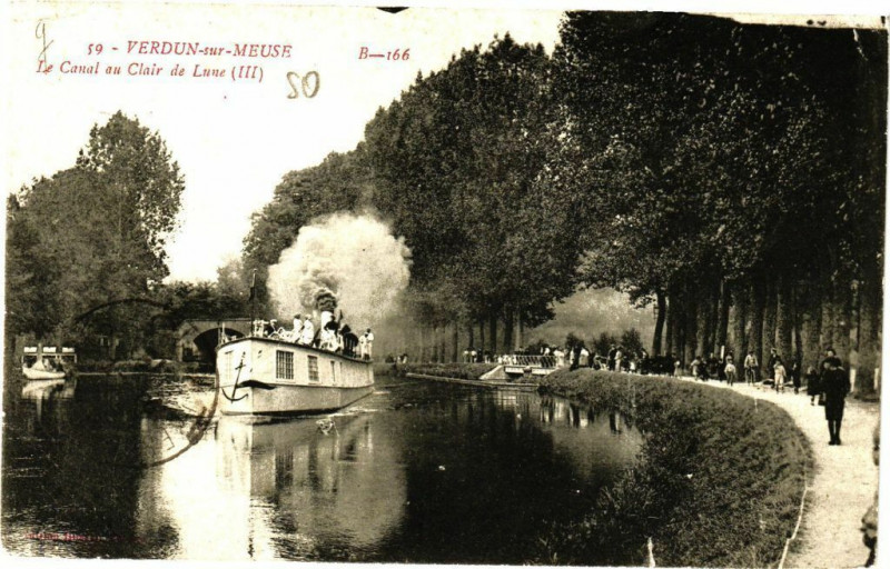Carte postale ancienne Verdun-sur-Meuse Le Canal du Clair de Lune à Verdun