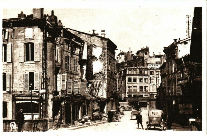Carte postale ancienne Verdun - Ses Ruines Rue Beaurepaire à Verdun