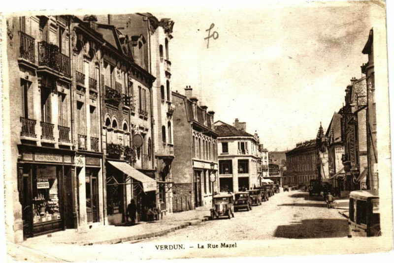 Carte postale ancienne Verdun - La Rue Mazel à Verdun