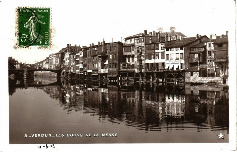 Carte postale ancienne Verdun - Les Bords de la Meuse à Verdun