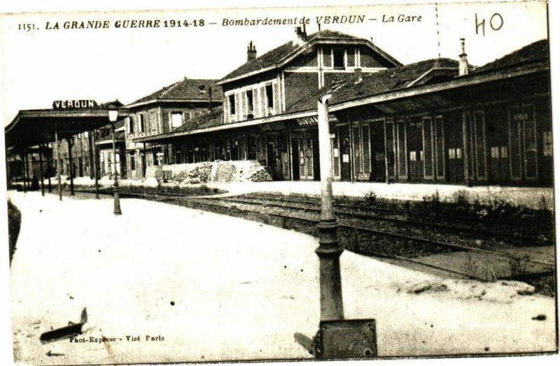 Carte postale ancienne La Grande Guerre 1914-18 - Bombardement de Verdun - La Gare à Verdun