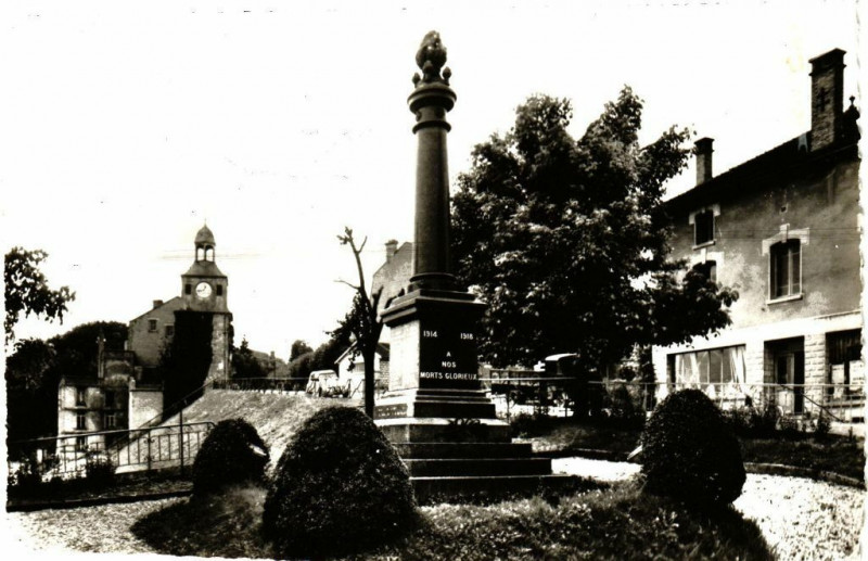 Carte postale ancienne Varennes-en-Argonne (Meuse) LaTout ou fut arrété Louis Xvi le 21... à Varennes-en-Argonne