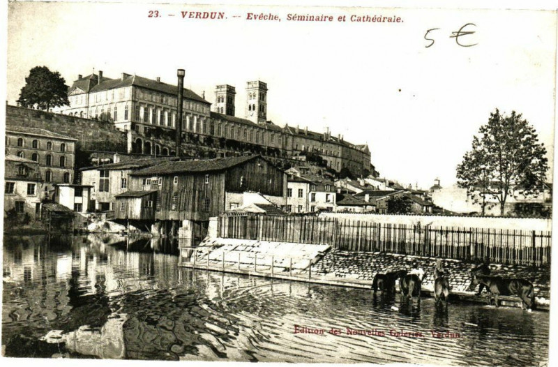 Carte postale ancienne Verdun - Evéche,Séminaire et Chatérale à Verdun
