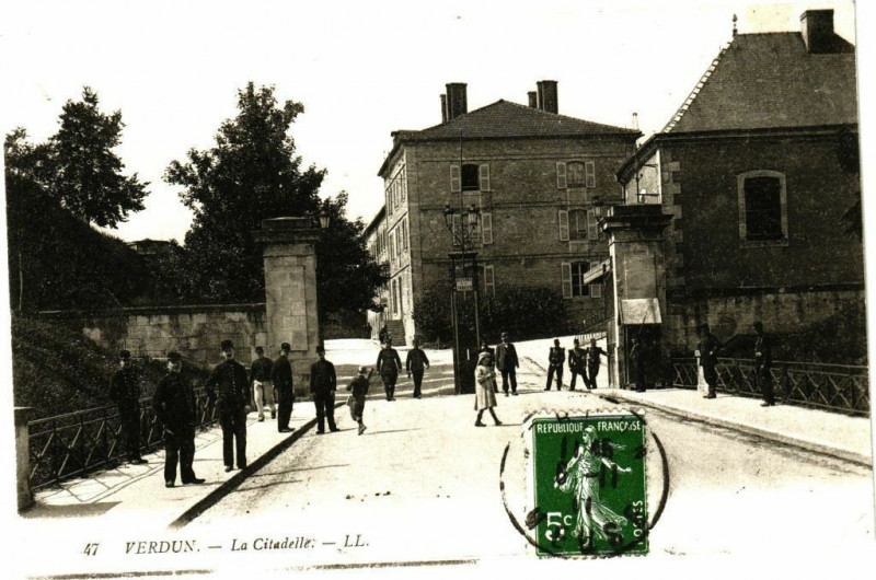 Carte postale ancienne Verdun - La Citadelle à Verdun