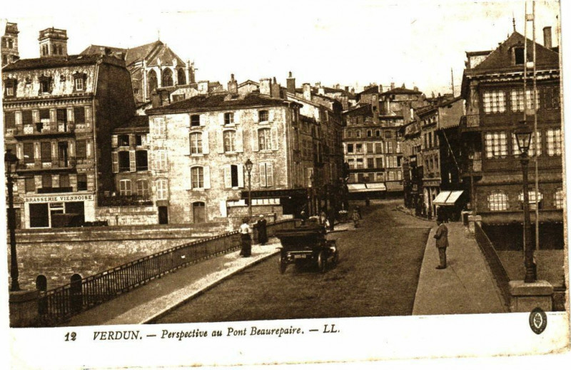 Carte postale ancienne Verdun - Perspective au Pont Beaurepaire à Verdun