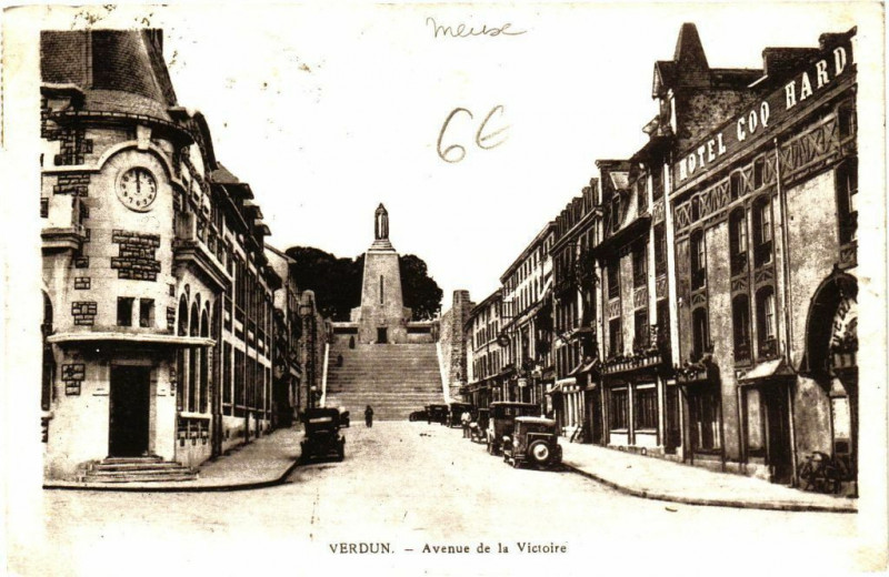 Carte postale ancienne Verdun- Avenue de la Victoire à Verdun