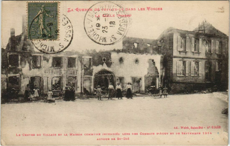 Carte postale ancienne Guerre La Salle Centre du Village à La Salle