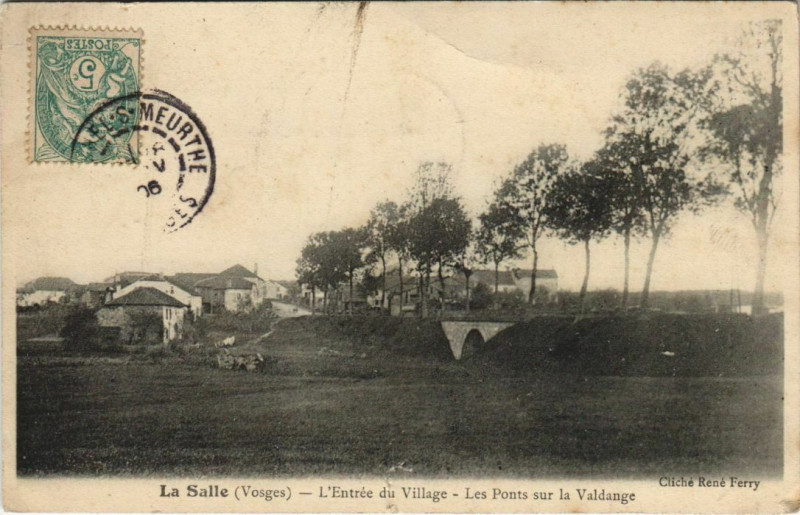 Carte postale ancienne La Salle L'Entrée du Village Les Ponts sur la Valdange à La Salle