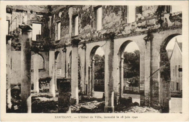 Carte postale ancienne Xertigny L'Hotel de Ville l'incendie du 18 juin 1940 à Xertigny