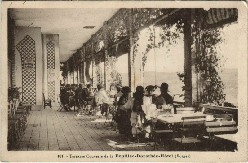 Carte postale ancienne Terrasse Couverte de la Feuillee Dorothee Hotel