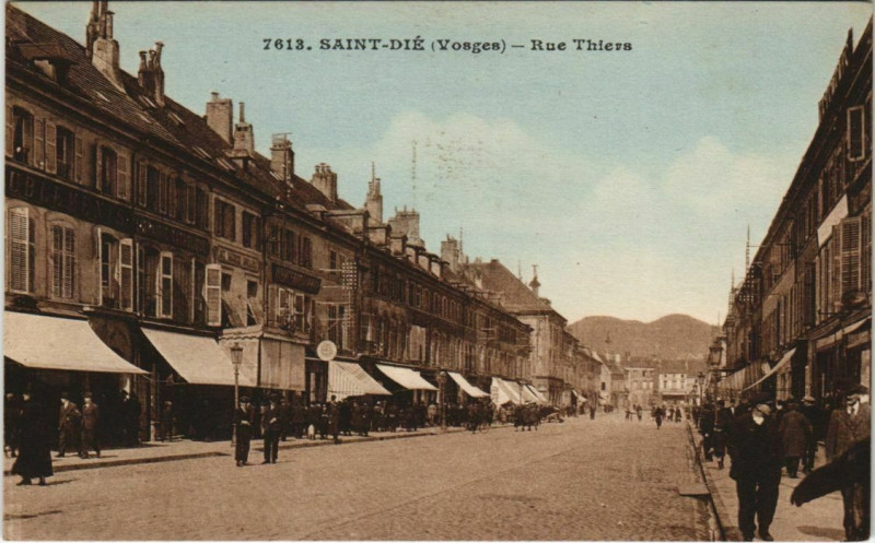 Carte postale ancienne Saint-Die Rue Thiers