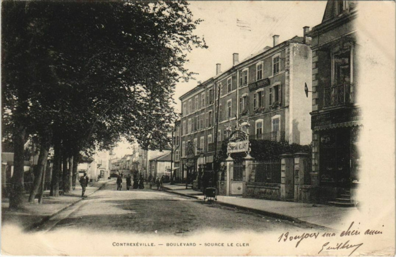 Carte postale ancienne Contrexeville Boulevard Source le Cler à Contrexéville
