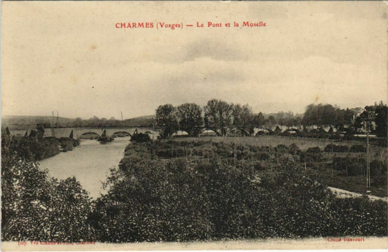 Carte postale ancienne Charmes Le Pont et la Moselle à Charmes