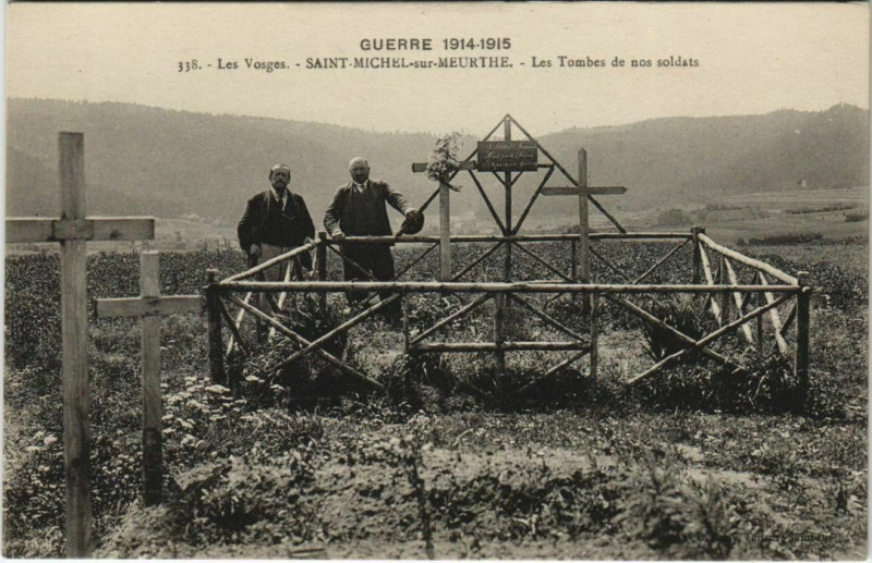 Carte postale ancienne Saint-Michel-sur-Meurthe Les Tombes de nos soldats à Saint-Michel-sur-Meurthe