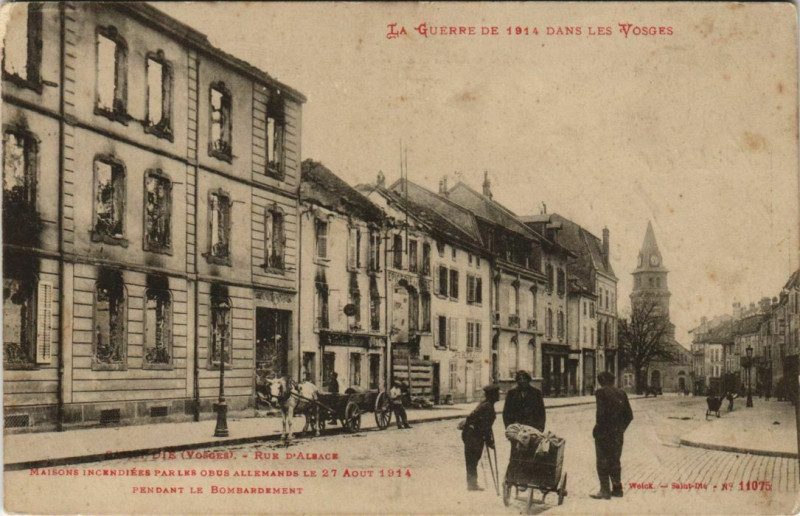 Carte postale ancienne Guerre Saint-Die Rue d'Alsace