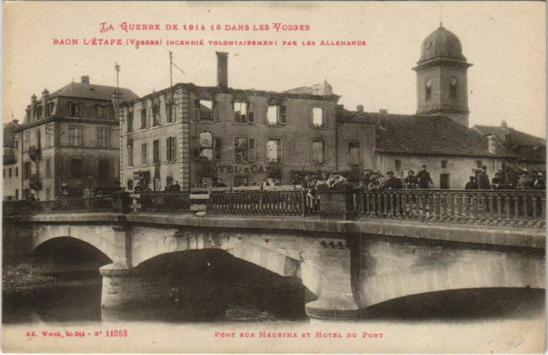 Carte postale ancienne Guerre Raon-l'Etape Pont sur Meurthe et Hotel du Pont à Raon-l'Étape