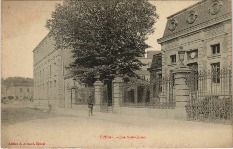 Carte postale ancienne Epinal Rue Sadi Carnott à Épinal