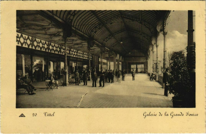 Carte postale ancienne Vittel de la Graude Source à Vittel