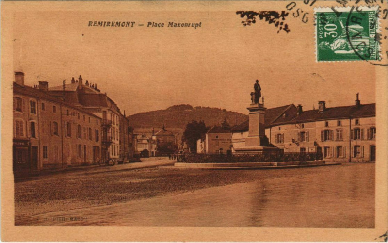 Carte postale ancienne Remiremont Place Maxonrupt à Remiremont