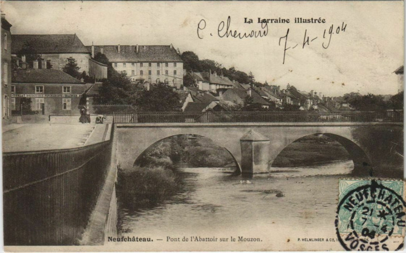 Carte postale ancienne Neufchateau Pont de L'Abattoir sur le Mouzon à Neufchâteau