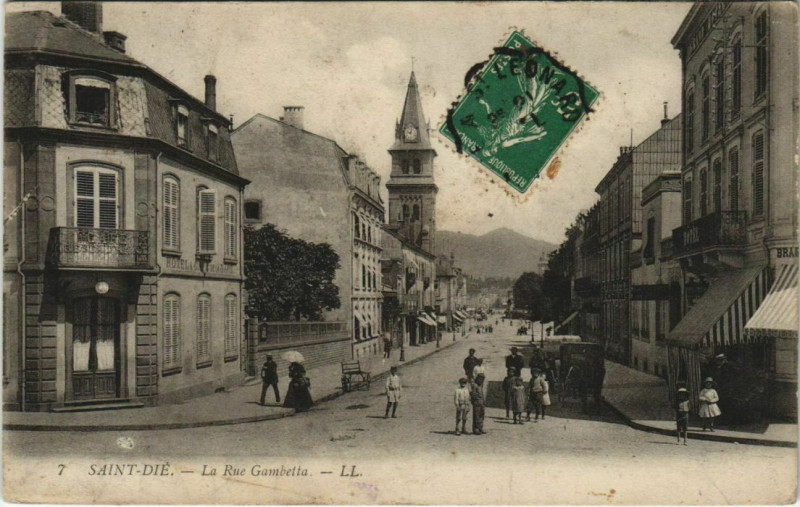 Carte postale ancienne Saint-Die La Rue Gambetta