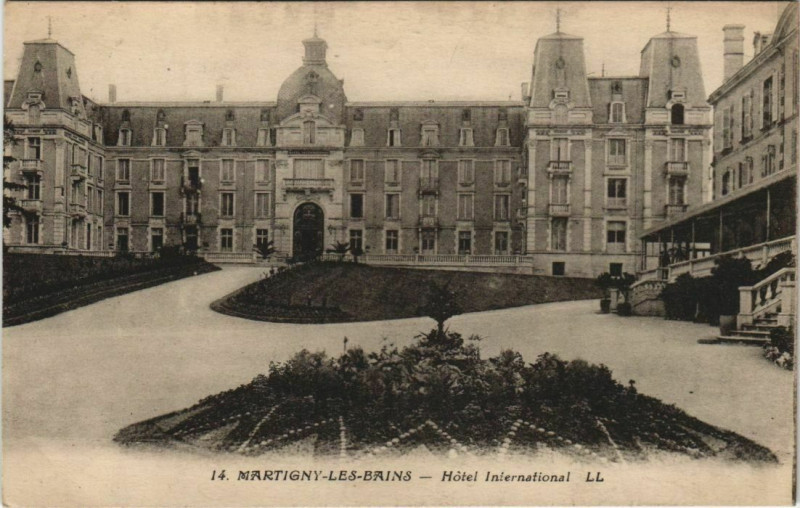 Carte postale ancienne Martigny-les-Bains Hotel International à Martigny-les-Bains