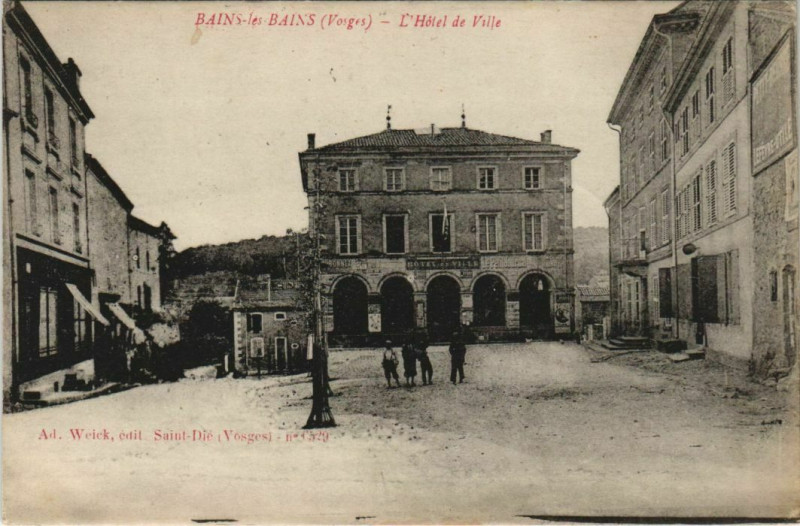 Carte postale ancienne Bains-les-Bains L'Hotel de Ville