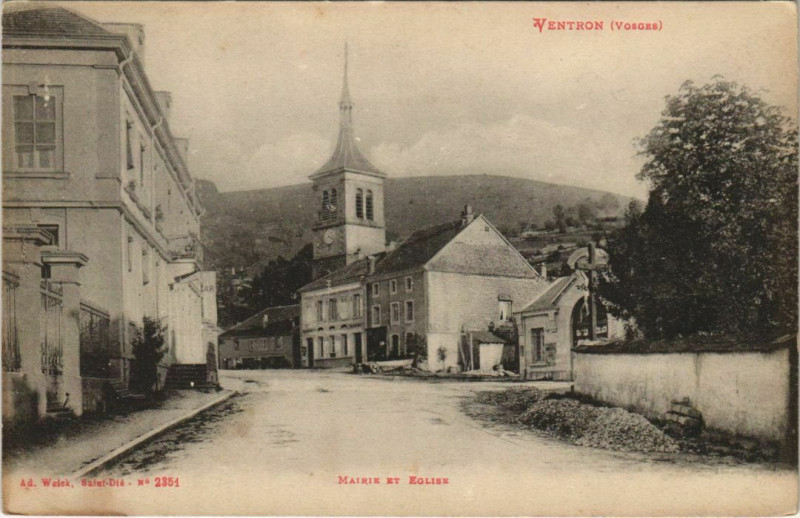 Carte postale ancienne Ventron Mairie et Eglise à Ventron