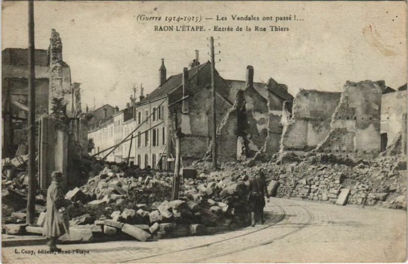 Carte postale ancienne Raon-l'Etape - Entrée de la rue thiers à Raon-l'Étape