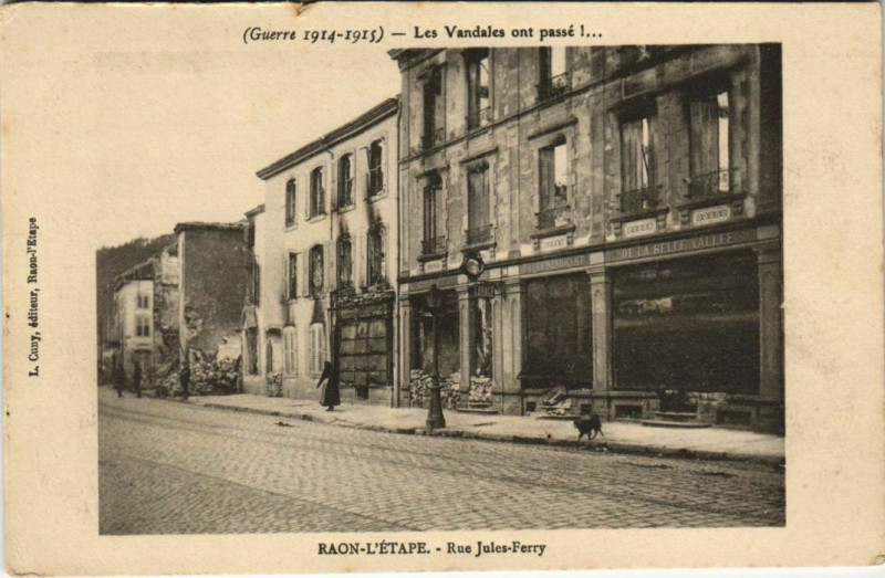Carte postale ancienne Raon-l'Etape - Rue Jules-Ferry à Raon-l'Étape