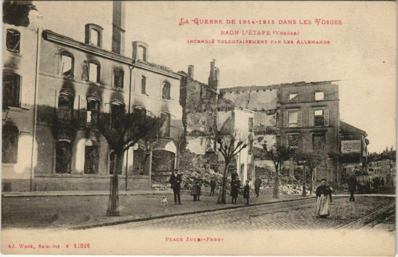 Carte postale ancienne Raon-l'Etape - Incendié volontairement par les Allemands à Raon-l'Étape