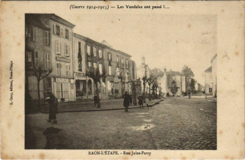Carte postale ancienne Raon-l'Etape - Rue Jules-Ferry à Raon-l'Étape