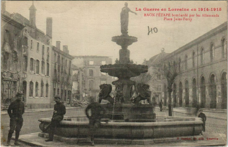 Carte postale ancienne Raon-L'Etape Palce Jules Ferry à Raon-l'Étape