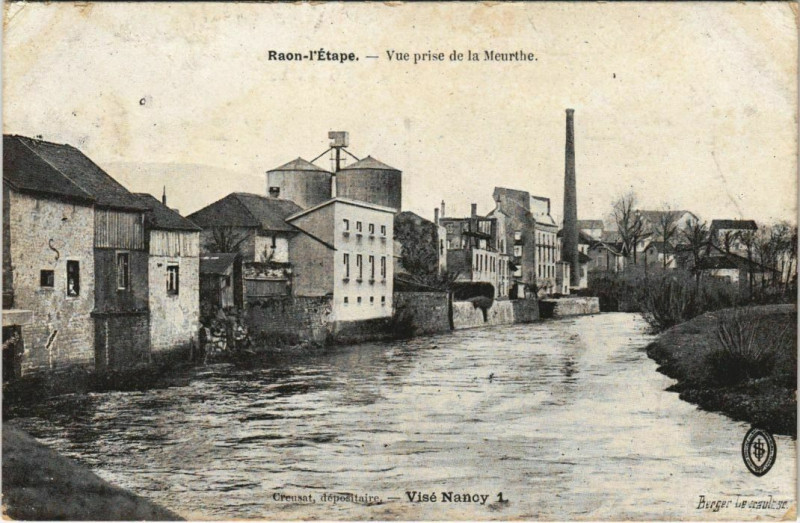 Carte postale ancienne Raon-L'Etape vue prise de la Meurthe à Raon-l'Étape